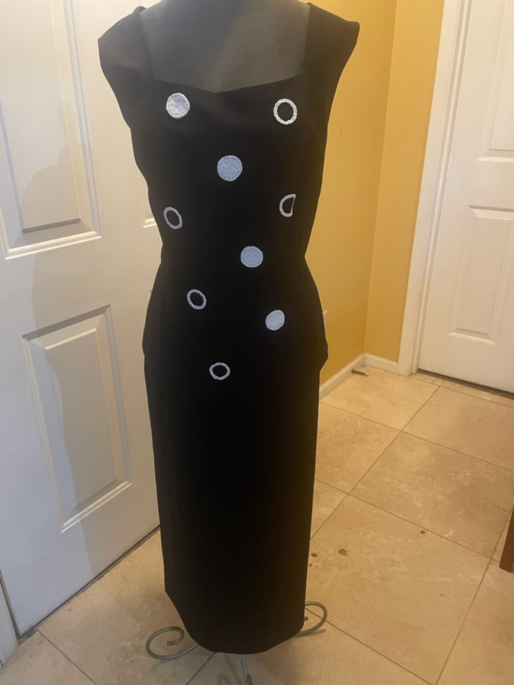 Donna Vinci Black 3-piece skirt suit with white Embellishments - Picture 2 of 11